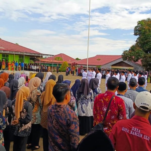 Plt Camat Kota Bangun Pimpin Upacara Hari Sumpah Pemuda ke-97 Tahun 2025 di SMAN 1 Kota Bangun