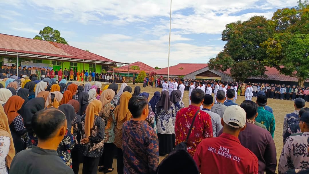 Plt Camat Kota Bangun Pimpin Upacara Hari Sumpah Pemuda ke-97 Tahun 2025 di SMAN 1 Kota Bangun