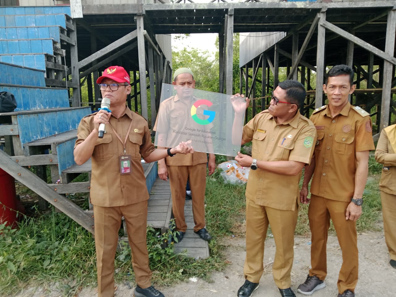 SMP Negeri 7 Kota Bangun Gelar Pelantikan OSIS dan Kegiatan Pramuka, Terima Plakat Kandidat Sekolah Rujukan Google